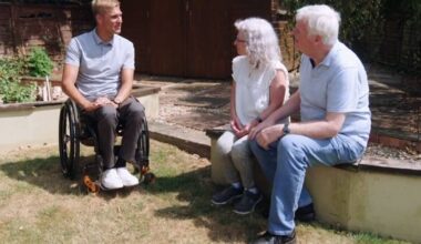 Escape to the Country couple speechless by unexpected price | TV & Radio | Showbiz & TV