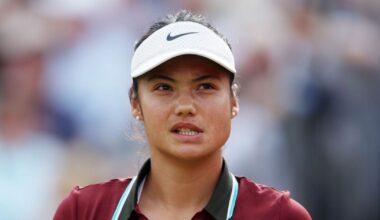 Emma Raducanu aims dig at Queen's rival as star responds to boos | Tennis | Sport