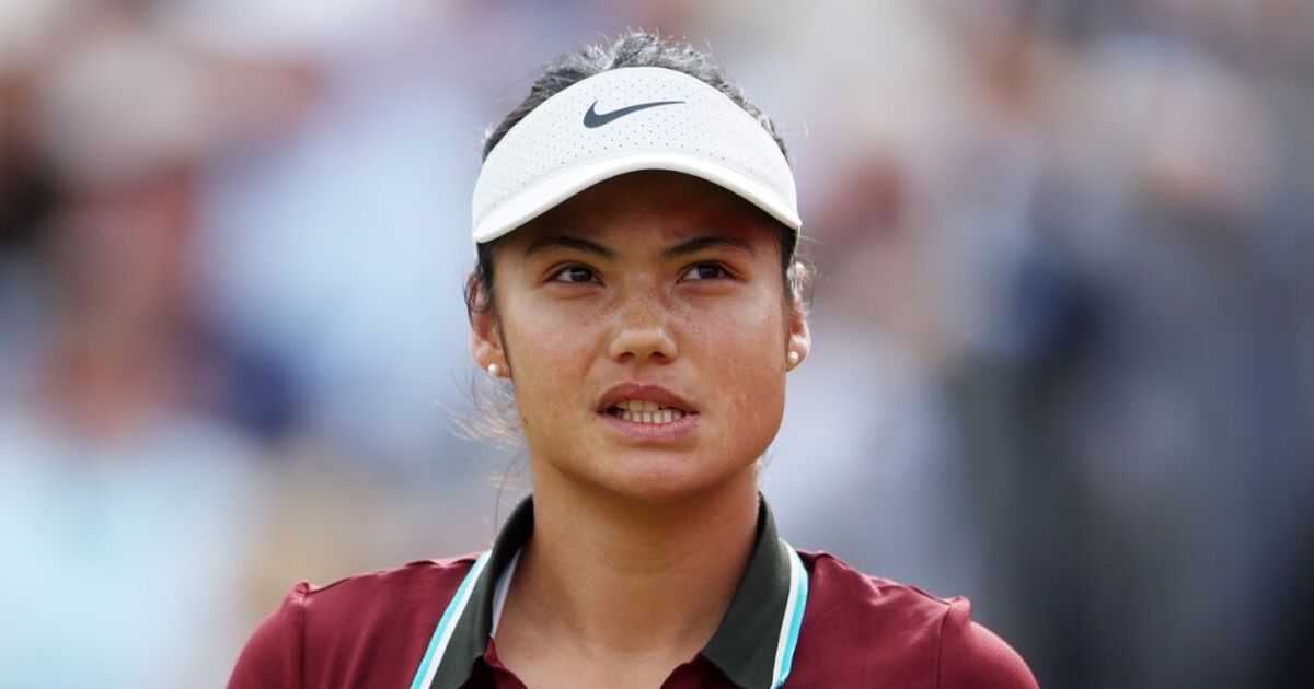 Emma Raducanu aims dig at Queen's rival as star responds to boos | Tennis | Sport