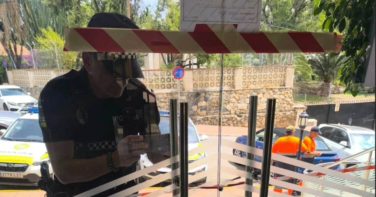 Chaos in Spain as 200 holidaymakers banned from leaving through hotel front door | World | News