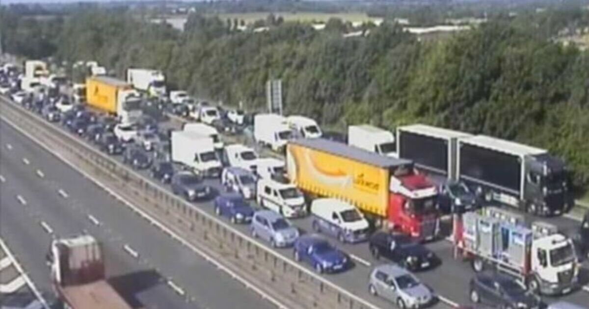 M25 traffic LIVE: Motorway blocked and cars at standstill after crash | UK | News