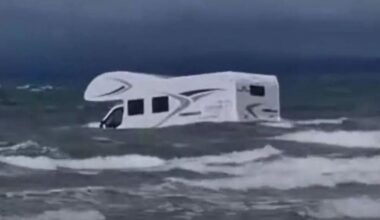 Campervan swept out to sea after getting stuck in sand on popular UK beach | UK | News