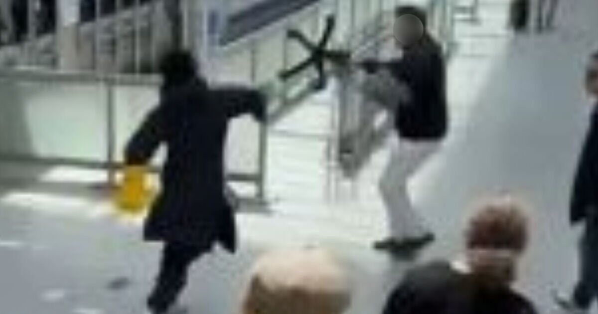 Moment man 'goes on rampage' at Tube station in lawless London | UK | News