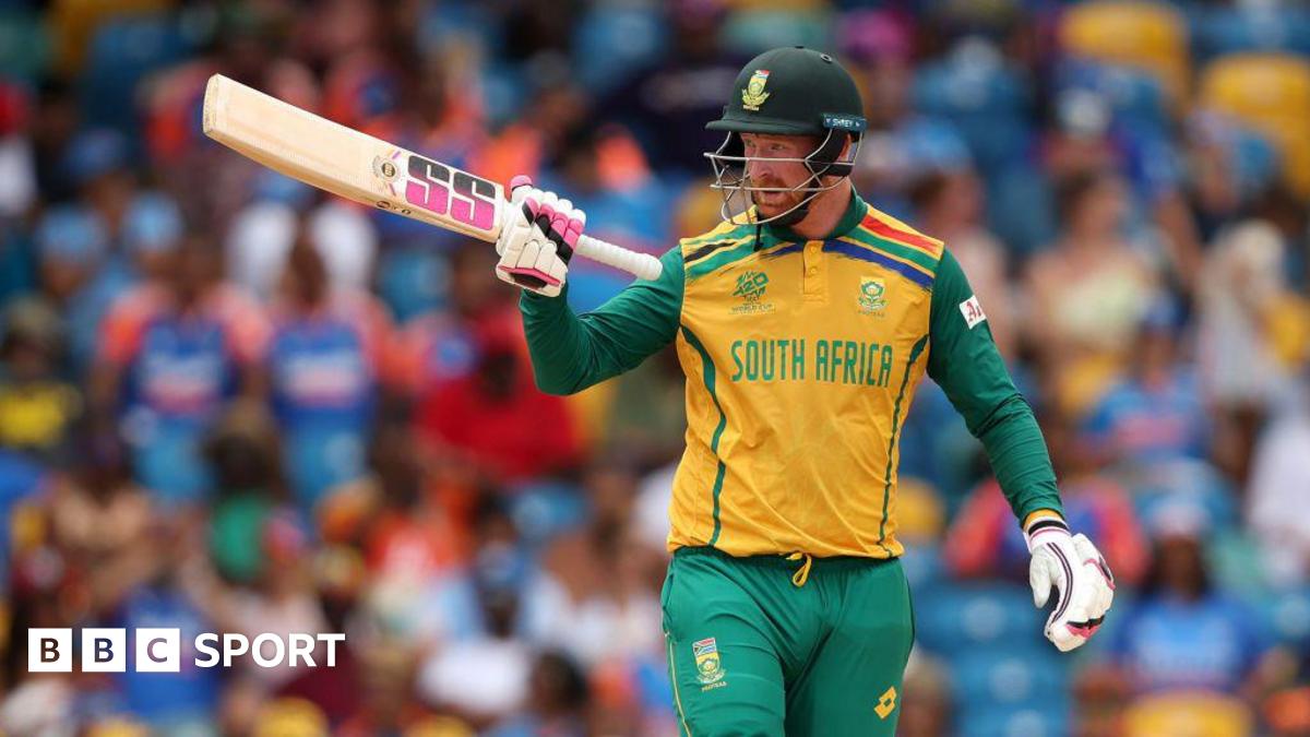 South Africa's Heinrich Klaasen raising his bat for a half-century
