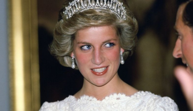 "I feel very lonely": Princess Diana's letter written after the wedding goes up for auction