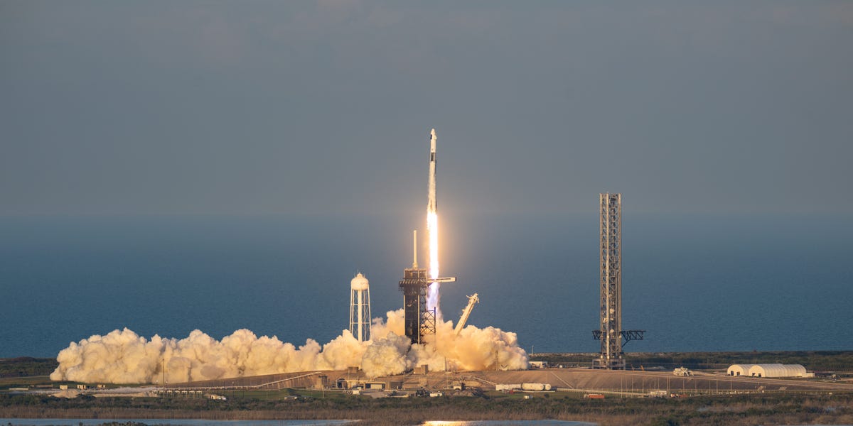 Musk Says SpaceX to Decommission Dragon Spacecraft After Trump Threat