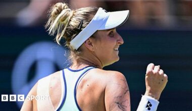 Marketa Vondrousova holds up her fist