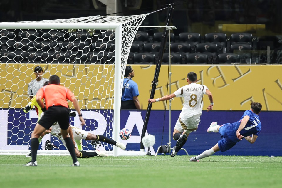 This goal from Neto on 34 minutes put Chelsea a goal up
