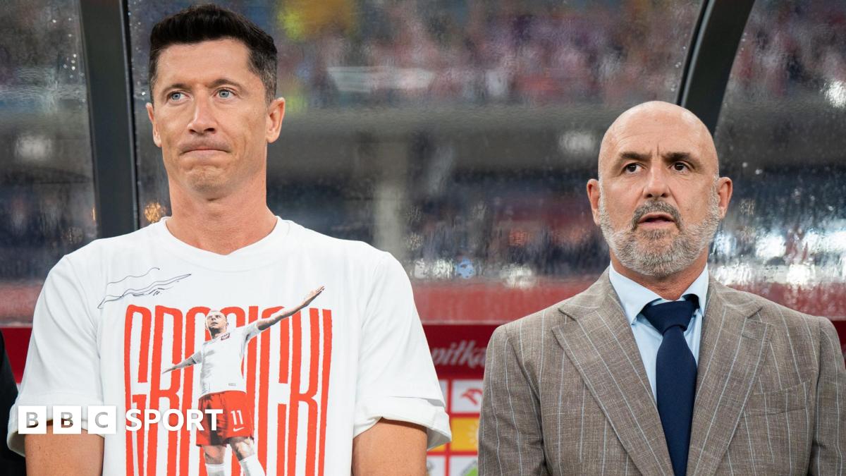 Robert Lewandowski next to Poland manager Michal Probierz at the friendly win against Moldova on Friday