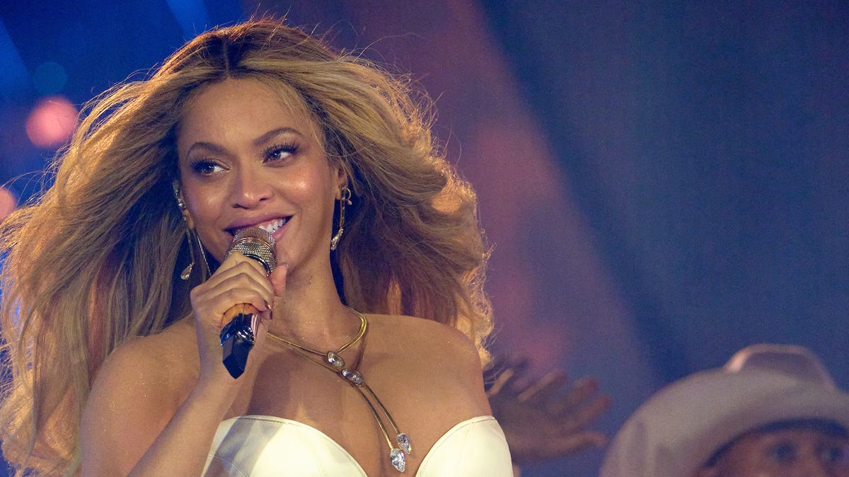 Beyoncé hints at going on tour again after final London concert