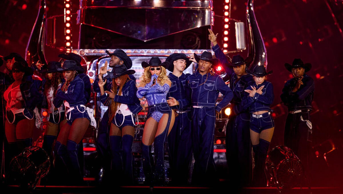 Beyoncé performs 'Energy,' does mute challenge during London opener