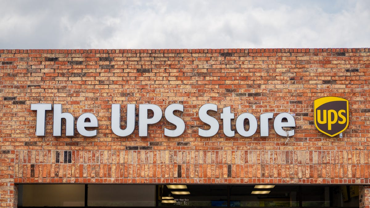 Are banks, post offices, UPS, FedEx open or closed on Juneteenth 2025?
