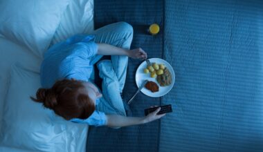 Metabolism-friendly foods to eat before bed? Dietitian debunks claims