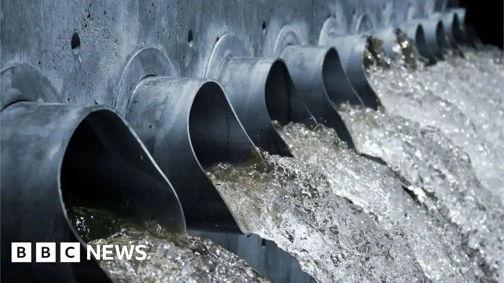 Stormont should avoid 'dysfunctional' water funding models