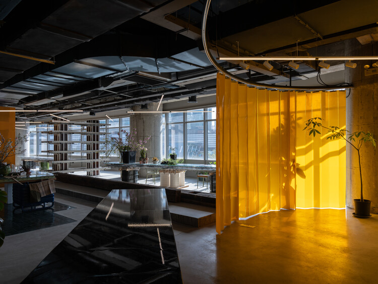 889GLO Art Space / SpActrum - Image 9 of 41