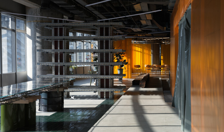 889GLO Art Space / SpActrum - Interior Photography, Glass