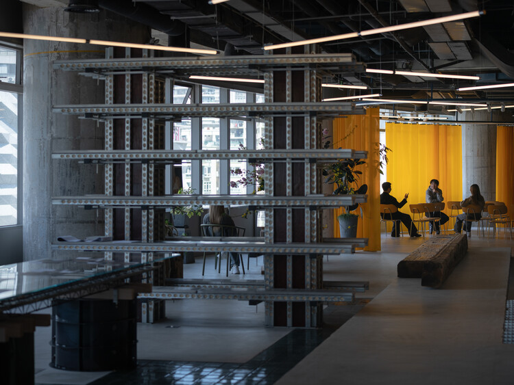 889GLO Art Space / SpActrum - Interior Photography, Lighting, Glass, Chair
