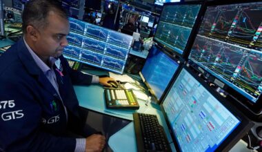 Cracks opening in long-term bond market