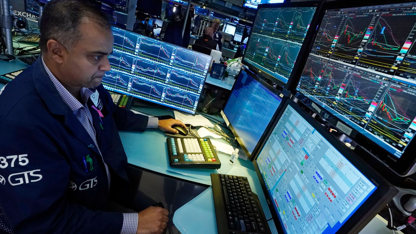 Cracks opening in long-term bond market