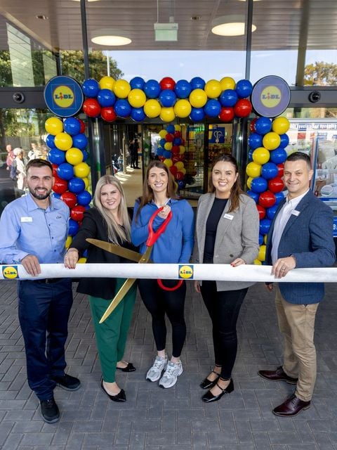 (L-R) Alan Rutledge (Store Manager); Sina Wachholz (Sales Operations Director Lidl Northern Ireland; Bethany Firth MBE; Sarah McKenna (Sales Operations Director, Lidl Northern Ireland); Gordon Cruikshanks (Regional Managing Director, Lidl Northern Ireland)