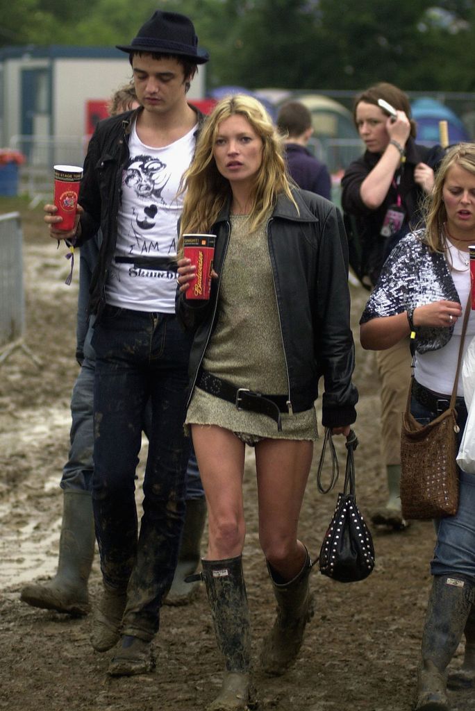 Kate Moss and Pete Doherty walk backstage on the second day of the Glastonbury Music Festival 2005 at Worthy Farm, Pilton on June 25, 2005 in Somerset, England. Pete Doherty was at the festival to perform with his band Babyshambles. The festival runs until June 26. (Photo by Matt Cardy/Getty Images) 