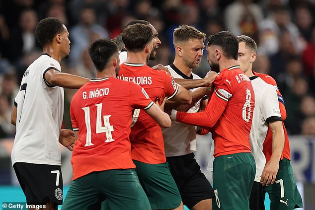 His clash with Silva triggered a melee, with stars such as Fernandes and Niclas Fullkrug jumping in