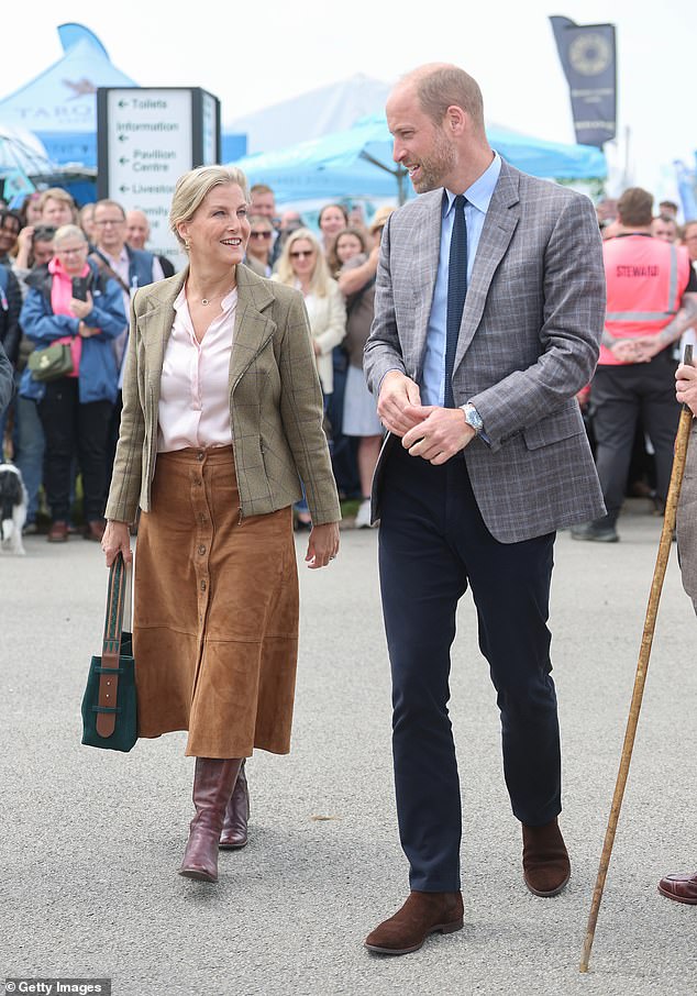 The pair opted for smart casual ensembles, with the Duke of Cornwall picking a grey sport coat with a light blue shirt for his visit. He completed the look with a navy tie and matching accessories
