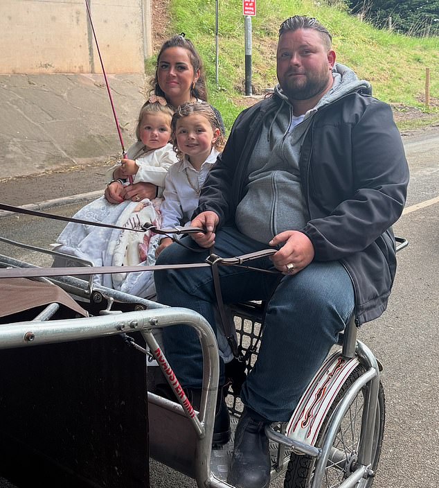 A family travel to Appleby in their horse and cart