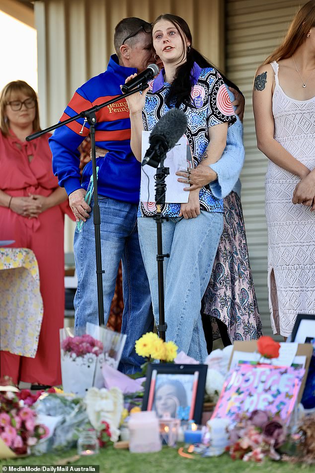 Kaylea broke down in tears while paying tribute to her sister