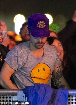 As the night progressed Harry took over his hoodie, revealing a grey t-shirt underneath which featured a giant emoji smiley face