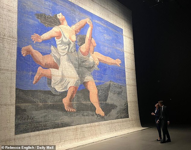 During her tour, Kate was shown the argest Picasso work in the world that measures 30m by 40m
