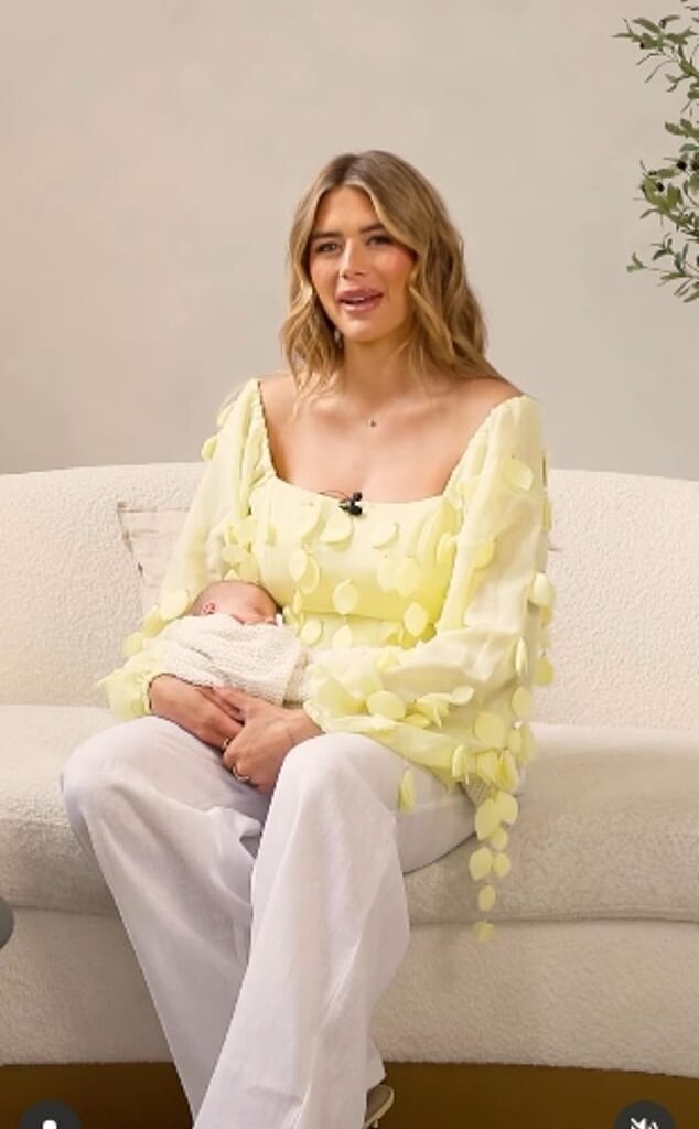 Arabella Chi has been cruelly mum-shamed as she posed with her newborn daughter for their first photoshoot together