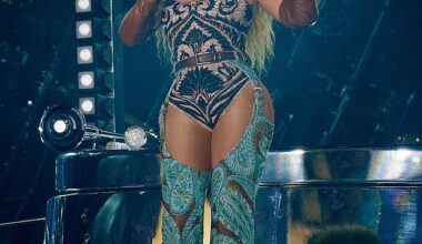 Beyoncé reportedly 'bowed down' to Mariah Carey and 'packed up her £25k-a-night London penthouse for the diva songstress to move in'