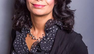 Professor Annice Mukherjee recommends lifestyle changes to alleviate symptoms of HRT
