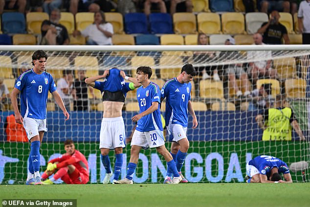 Italy fought back from 2-1 down with nine men and almost took the game to a penalty shootout