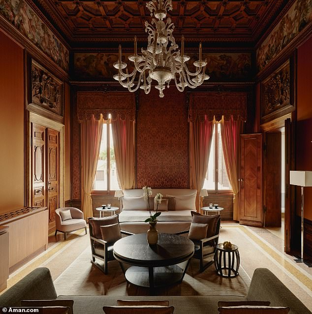 Its signature rooms and suites feature work by some of Italy¿s most revered artists ¿ including 16th-century architect Sansovino and 18th-century painter Tiepolo