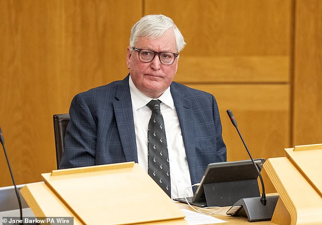 Fergus Ewing has criticised quango NatureScot's reluctance to tackle the seagull menace