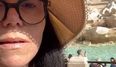 Lizzie McGuire star Alex Borstein delighted fans after uploading of herself at the Trevi fountain in Rome, celebrating the iconic film's 22-year anniversary