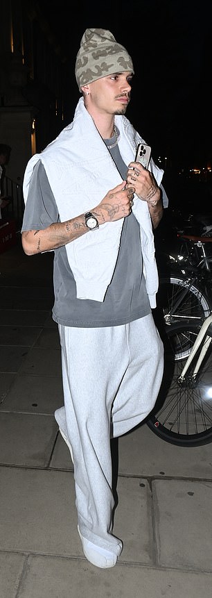 He kept things casual on the outing