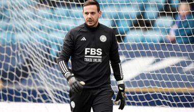 Goalkeeper Danny Ward is set to undergo a medical with Wrexham on Monday