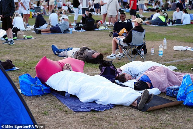 People sleeping in the queue at Wimbledon ahead of day 1