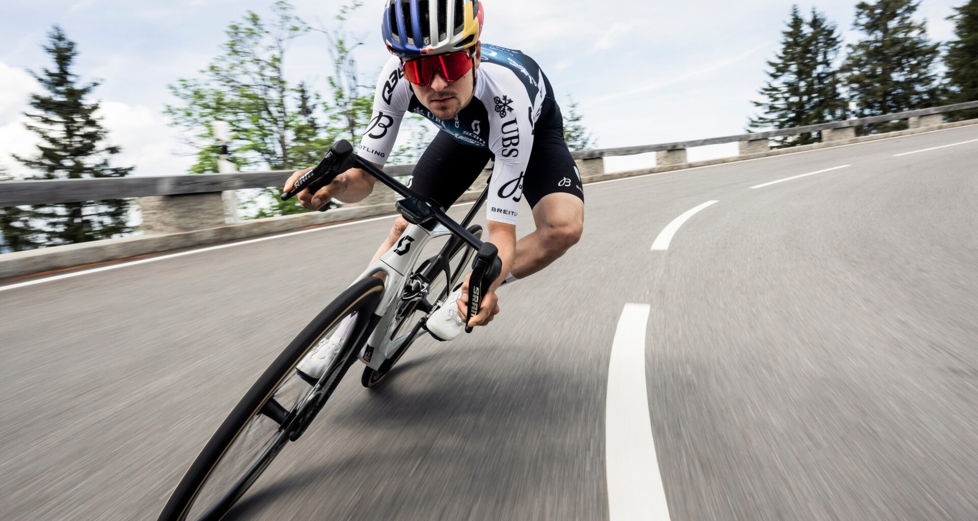 Tom Pidcock on a descent in Germany