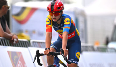 Dwars door de Westhoek: Fleur Moors wins from breakaway