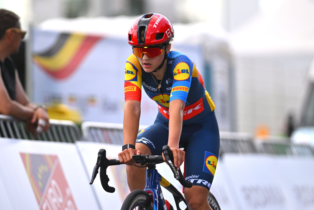Dwars door de Westhoek: Fleur Moors wins from breakaway