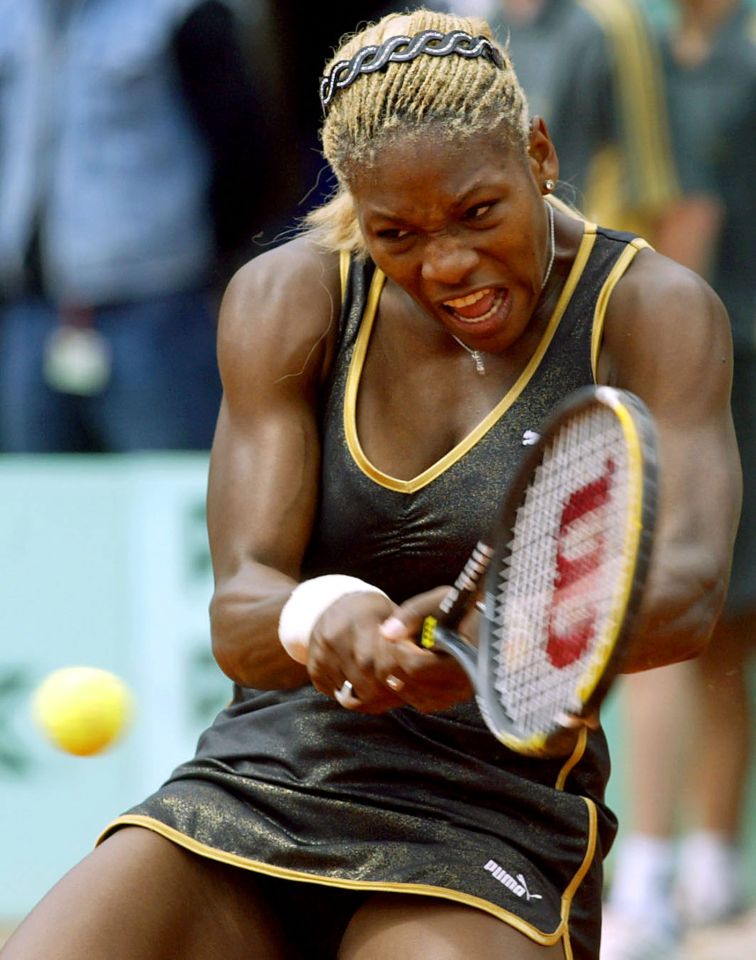 US Serena Williams returns the ball to her sister and opponent Venus Williams, 08 June 2002 in Paris, during the Roland Garros French Open women's final match.  AFP PHOTO / JEAN LOUP GAUTREAU (Photo by JEAN-LOUP GAUTREAU / AFP) (Photo by JEAN-LOUP GAUTREAU/AFP via Getty Images)