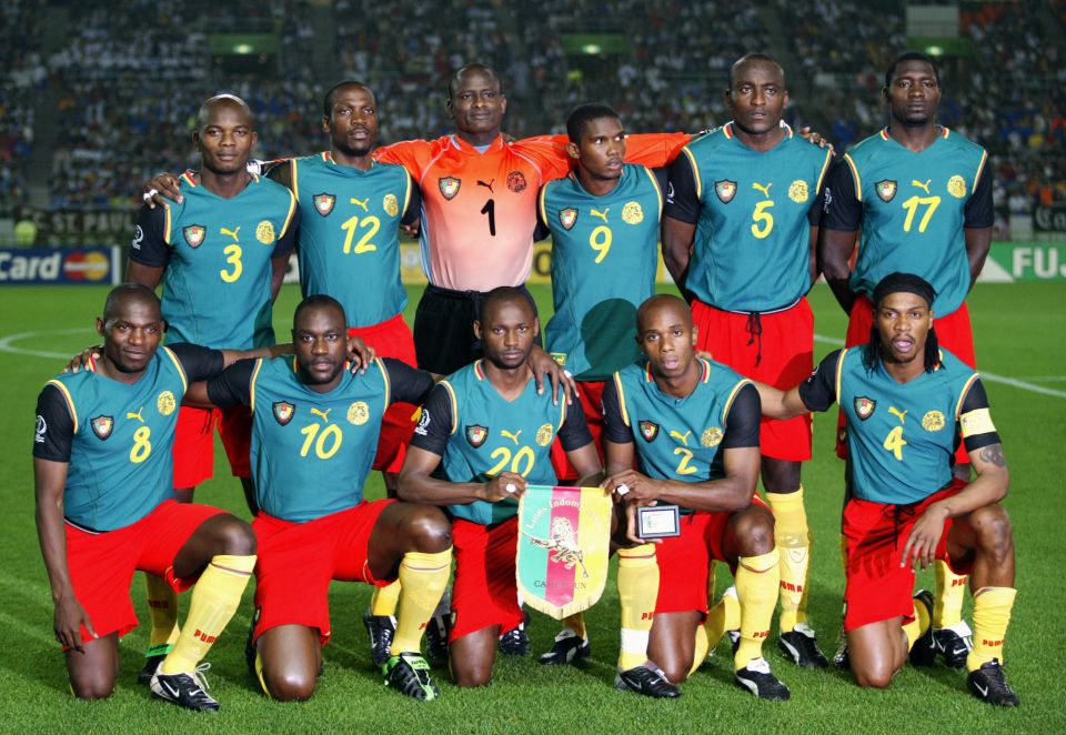 SHIZUOKA, JAPAN:  The Cameroon team poses on the green 11 June, 2002 before match 35 group E of the 2002 FIFA World Cup Korea Japan opposing Cameroon and Germany 11 June, 2002 in Shizuoka, Japan. AFP PHOTO PEDRO UGARTE (Photo credit should read PEDRO UGARTE/AFP via Getty Images)