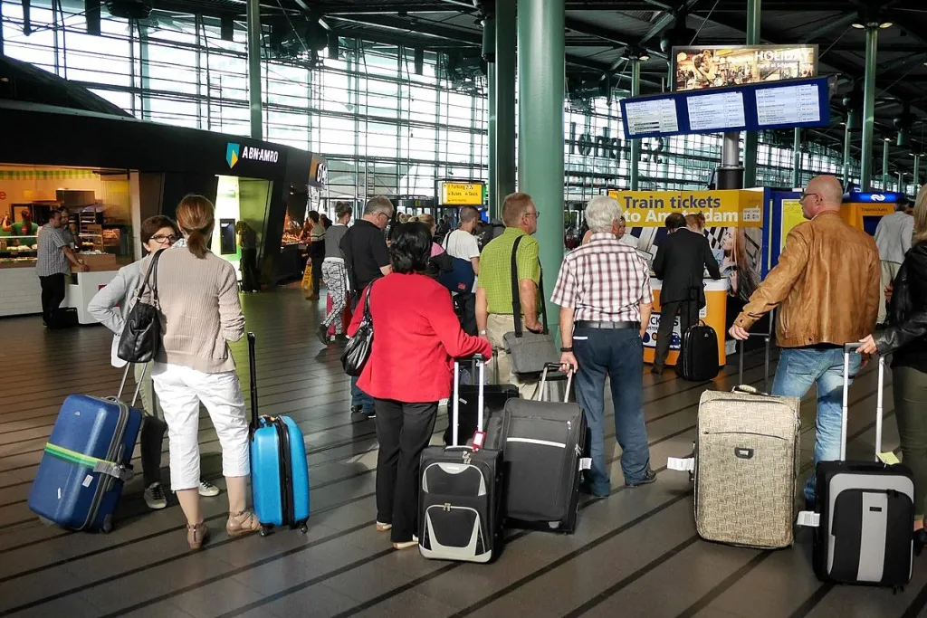 EU Wants to Ban Luggage Fees for Carry-Ons