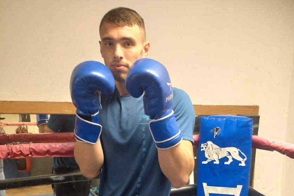 Middleton's new pro boxer proud to represent South Leeds