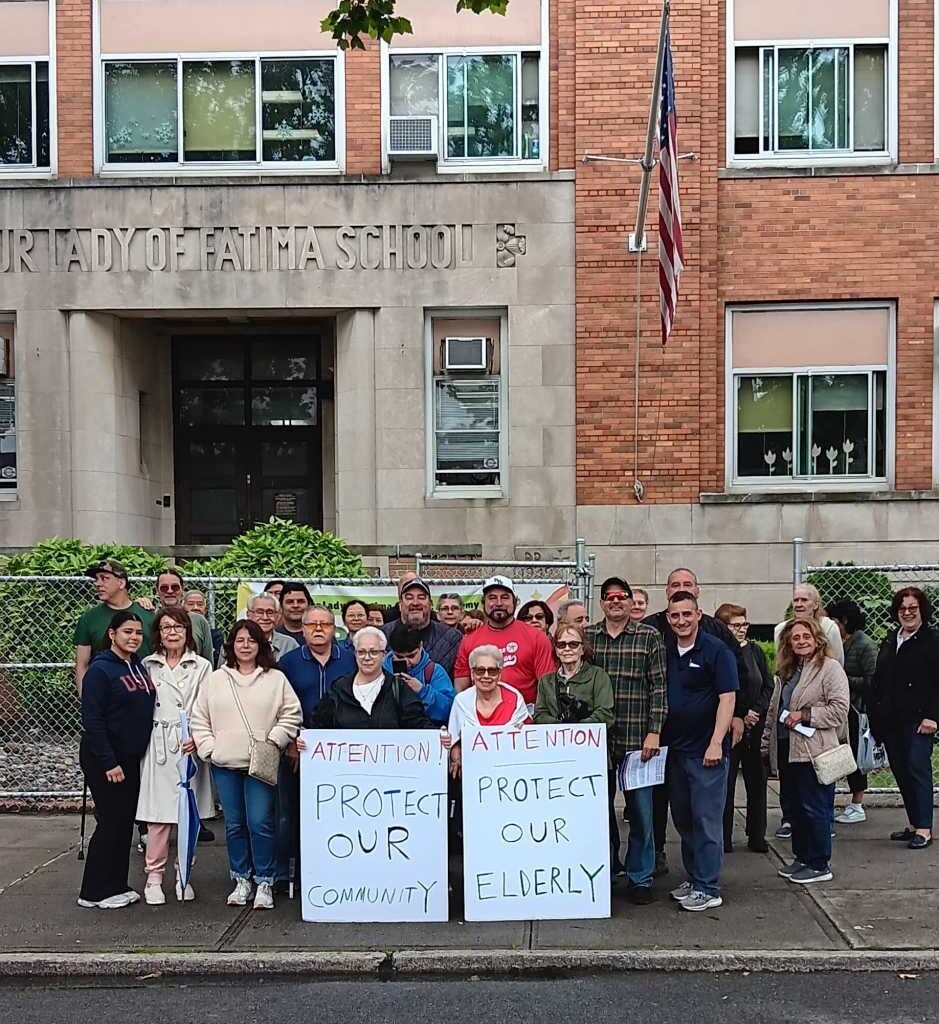 East Elmhurst residents rally against planned youth mental health center, warn ‘this is only the beginning’ – QNS
