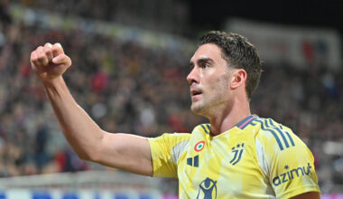 epa11919581 Juventuss Dusan Vlahovic celebrates after scoring the 0-1 goal during the Italian Serie A soccer match Cagliari Calcio against Juventus FC, in Cagliari, Italy, 23 February 2025. EPA-EFE/FABIO MURRU